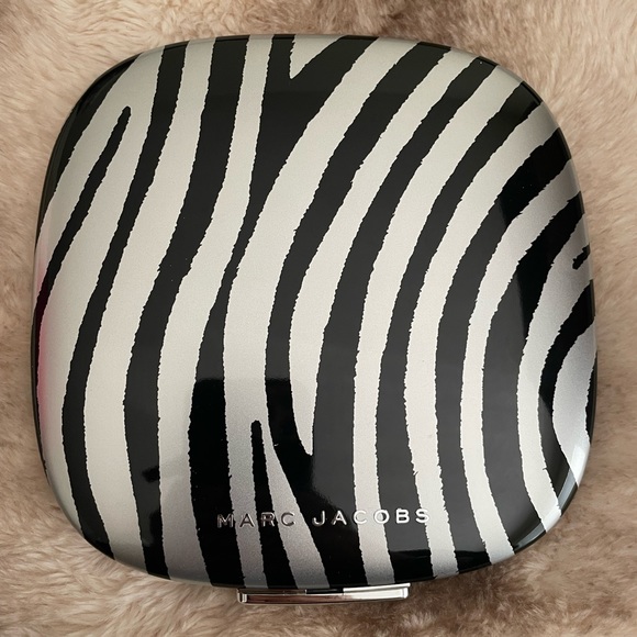 Marc Jacobs Beauty The Wild One Eye-conic Eyeshadow palette New in Box - Picture 6 of 9